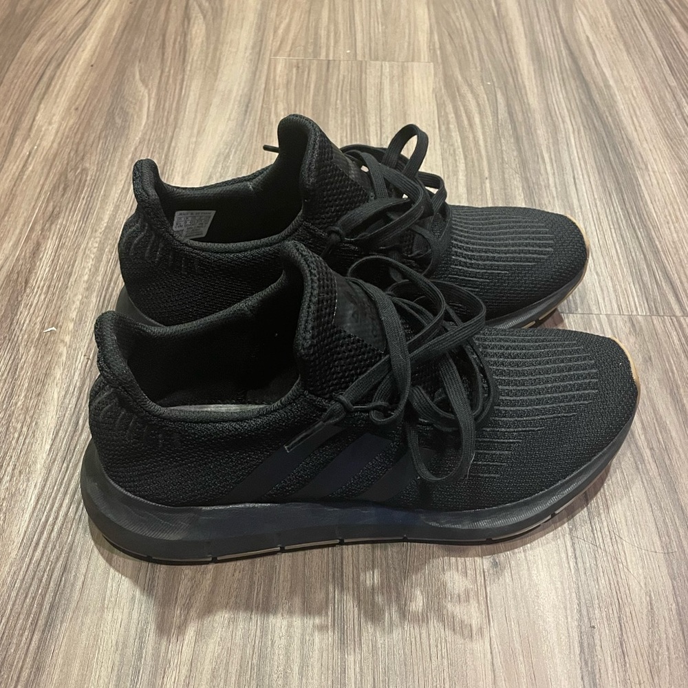 Adidas Swift Run Black